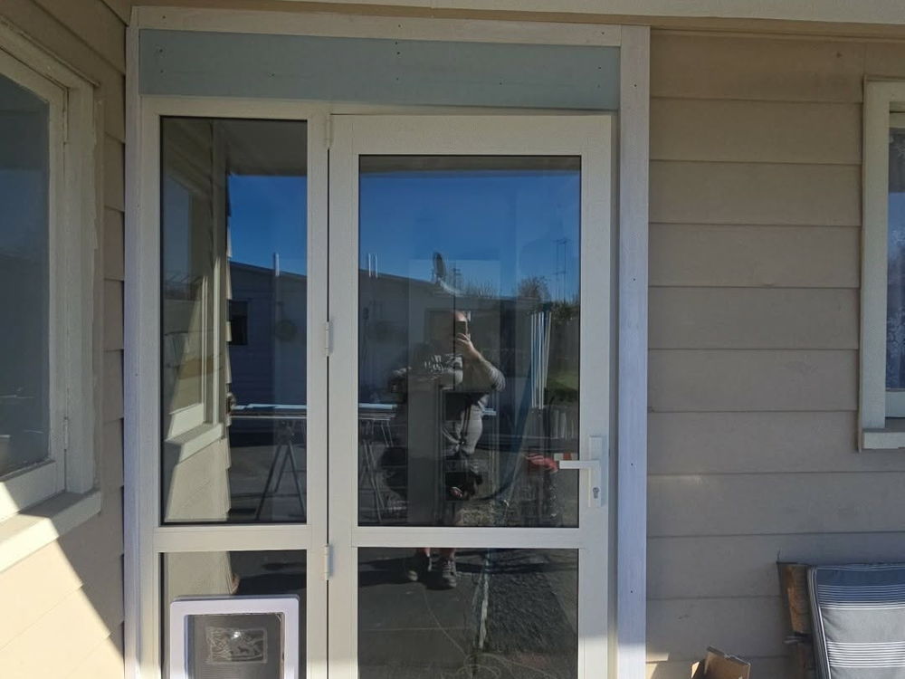 New aluminium entry door with a built-in pet door